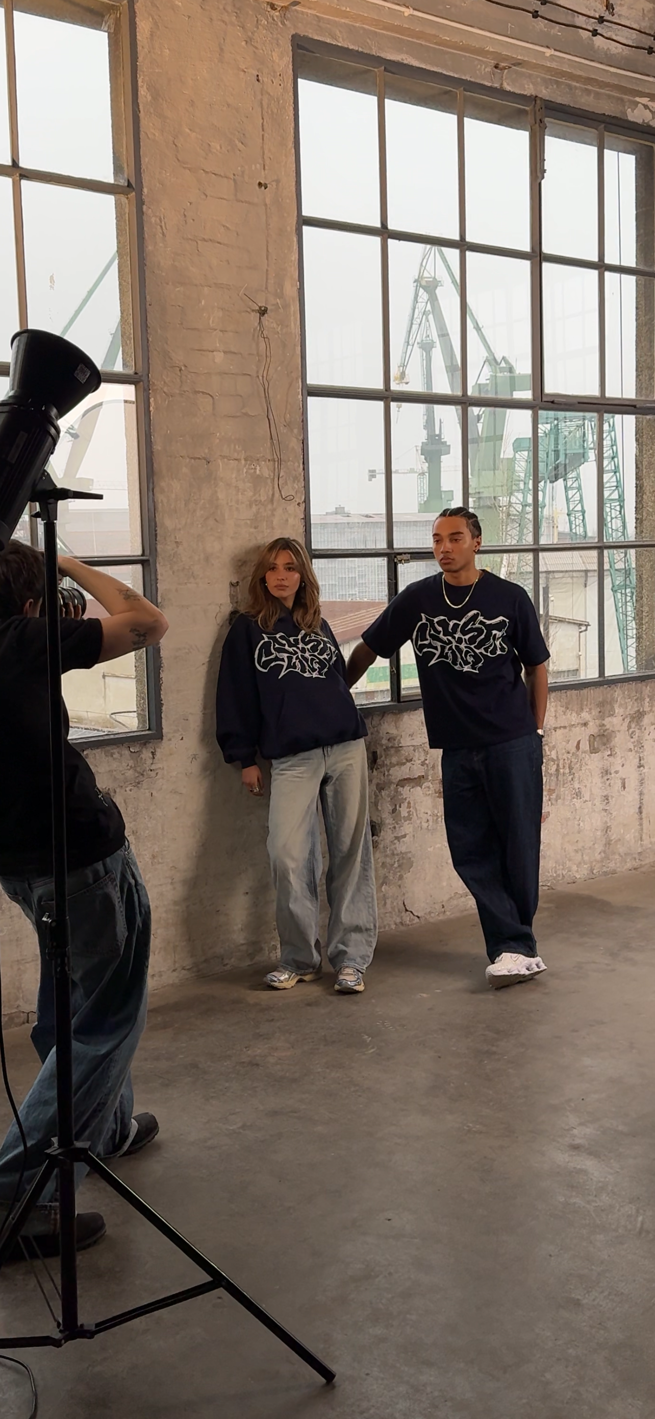 CRYSTALAND GRAFITTI SCHWARZER HOODIE