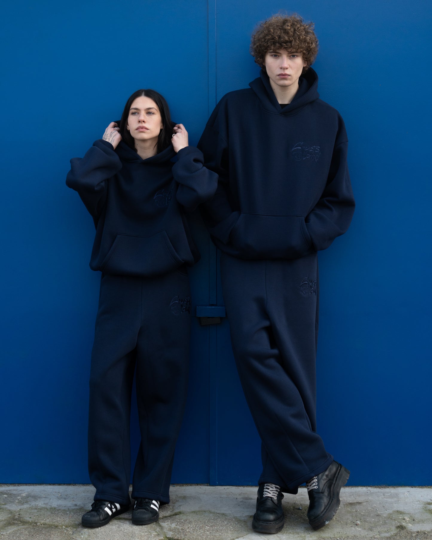 Crystaland Grundlegender dunkler Navy Hoodie